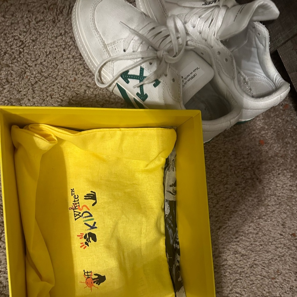 Off White boys sneakers.